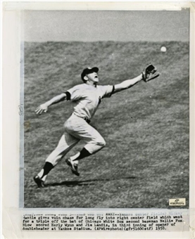 Mickey Mantle Fielding Vintage Wire Photo Collection of (5)   